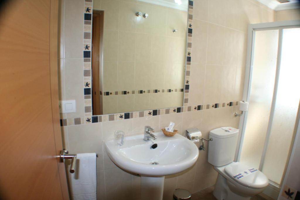Hostal Margarita La Linea de la Concepcion Ngoại thất bức ảnh